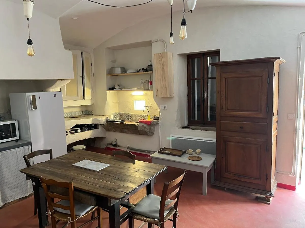 Logement Atypique Tout En Pierre La Coucourde
