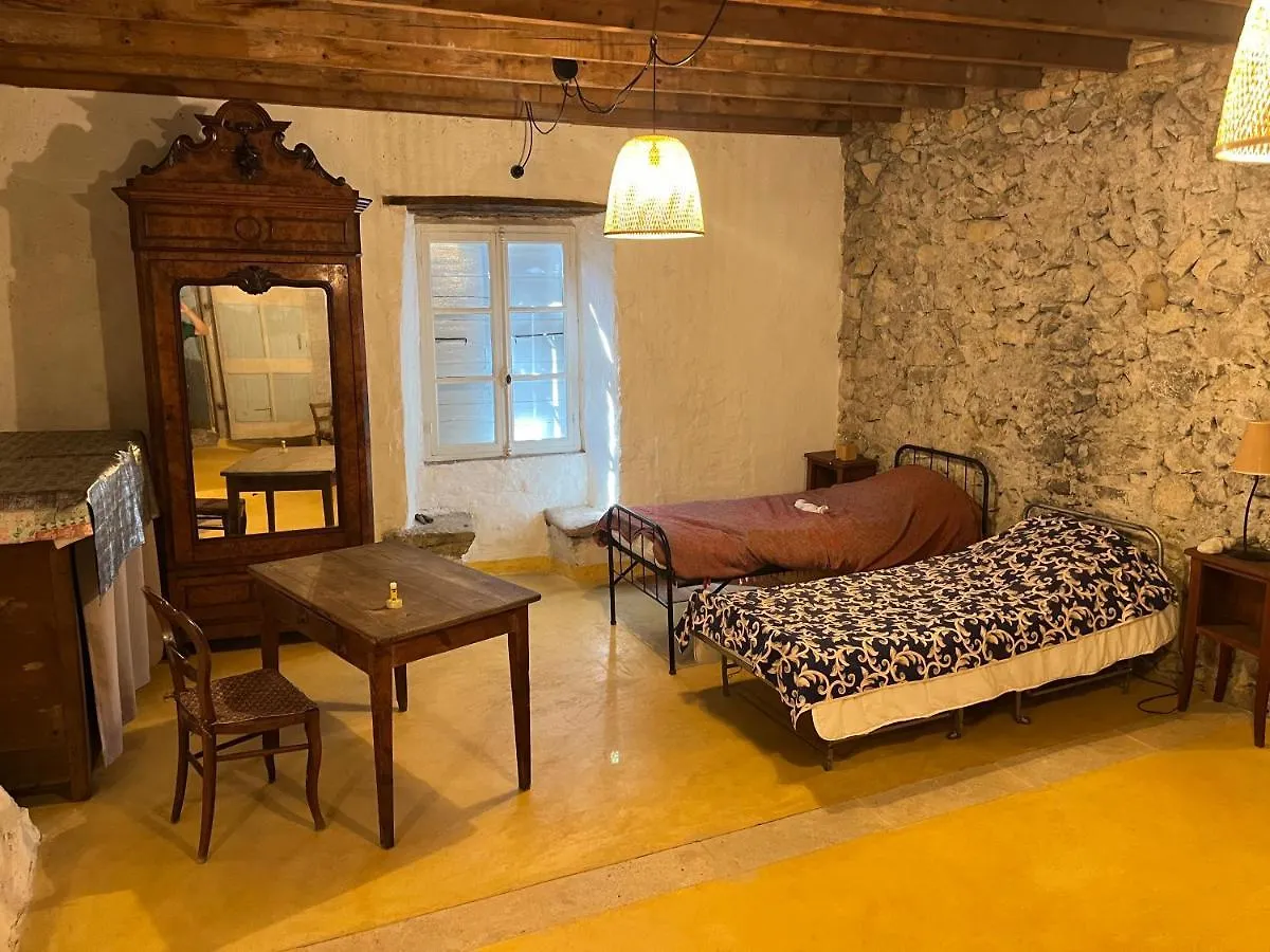 Logement Atypique Tout En Pierre La Coucourde Franciaország
